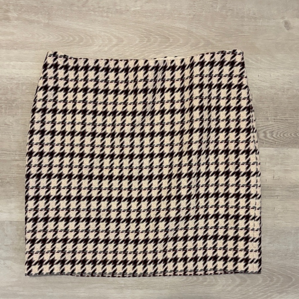 White House Black Market Black & White Houndstooth Mini Skirt